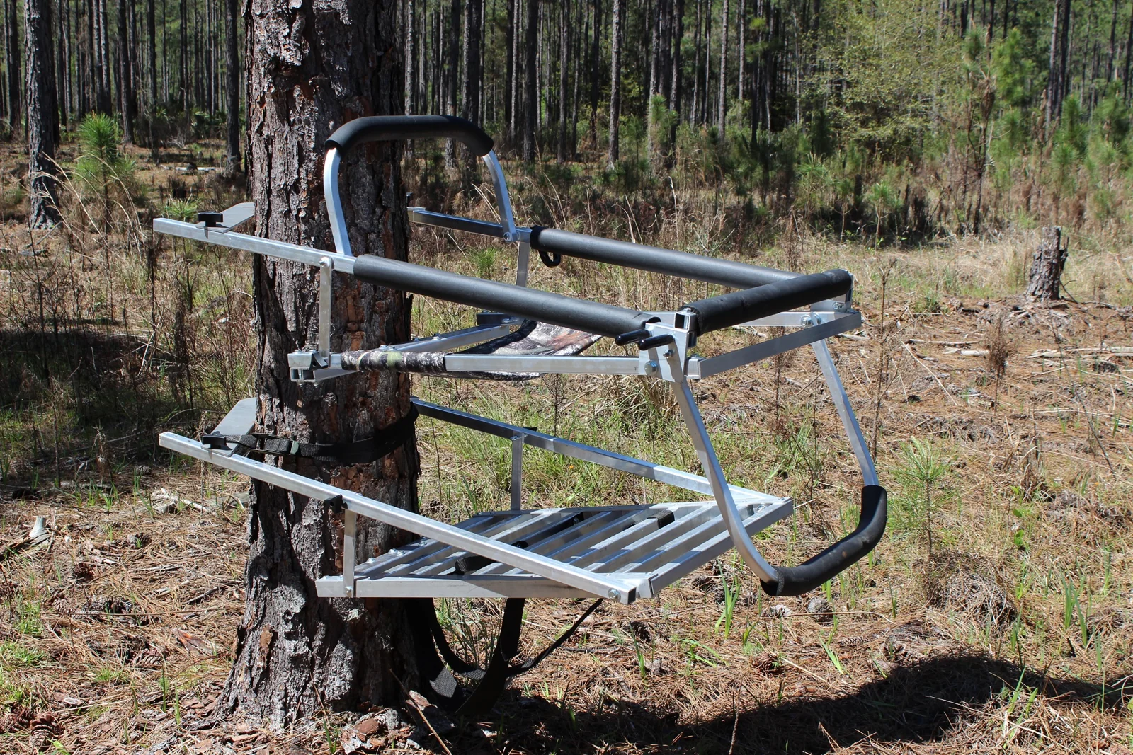 The Combow Hunter climbing stand mounted on a pine tree